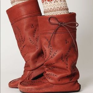 Maintobah Gatherer MukLuks Free People NWOT RARE!